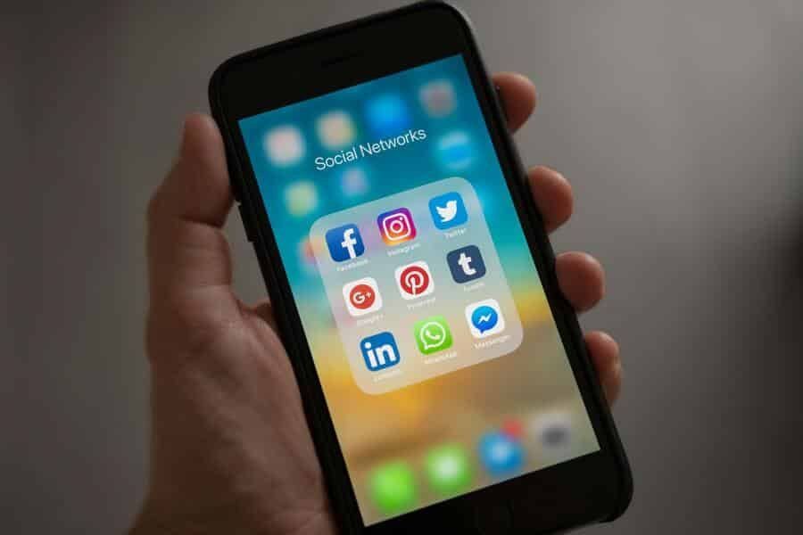 conseguir emprego nas redes sociais